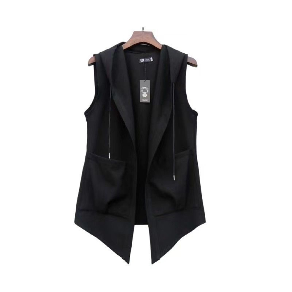 Summer Clothing Trends 2026 - سترة رجالية بدون أكمام مع جيوب
