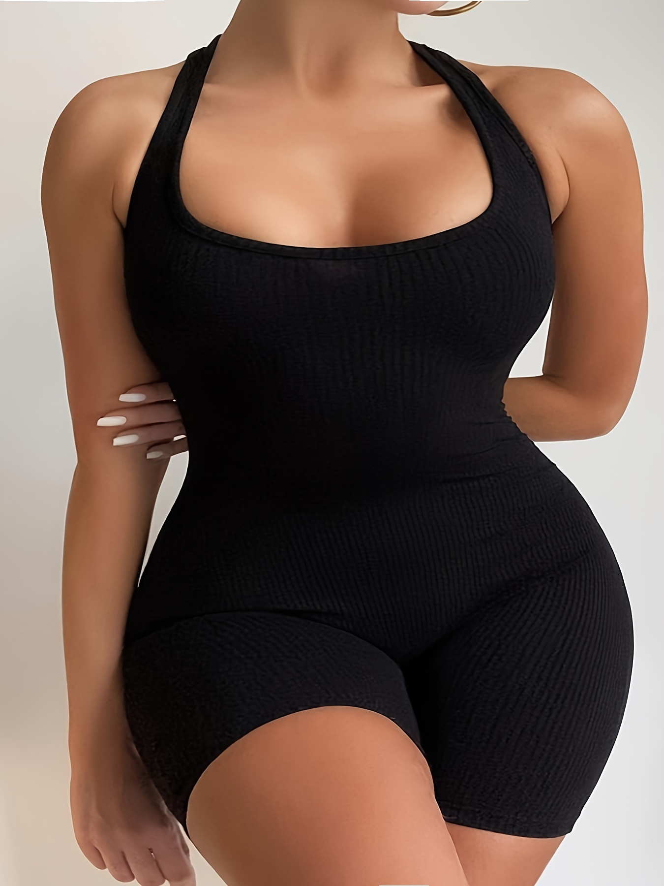 Summer Clothing Plus - بذلة رياضية نسائية سوداء بحمالة رقبة