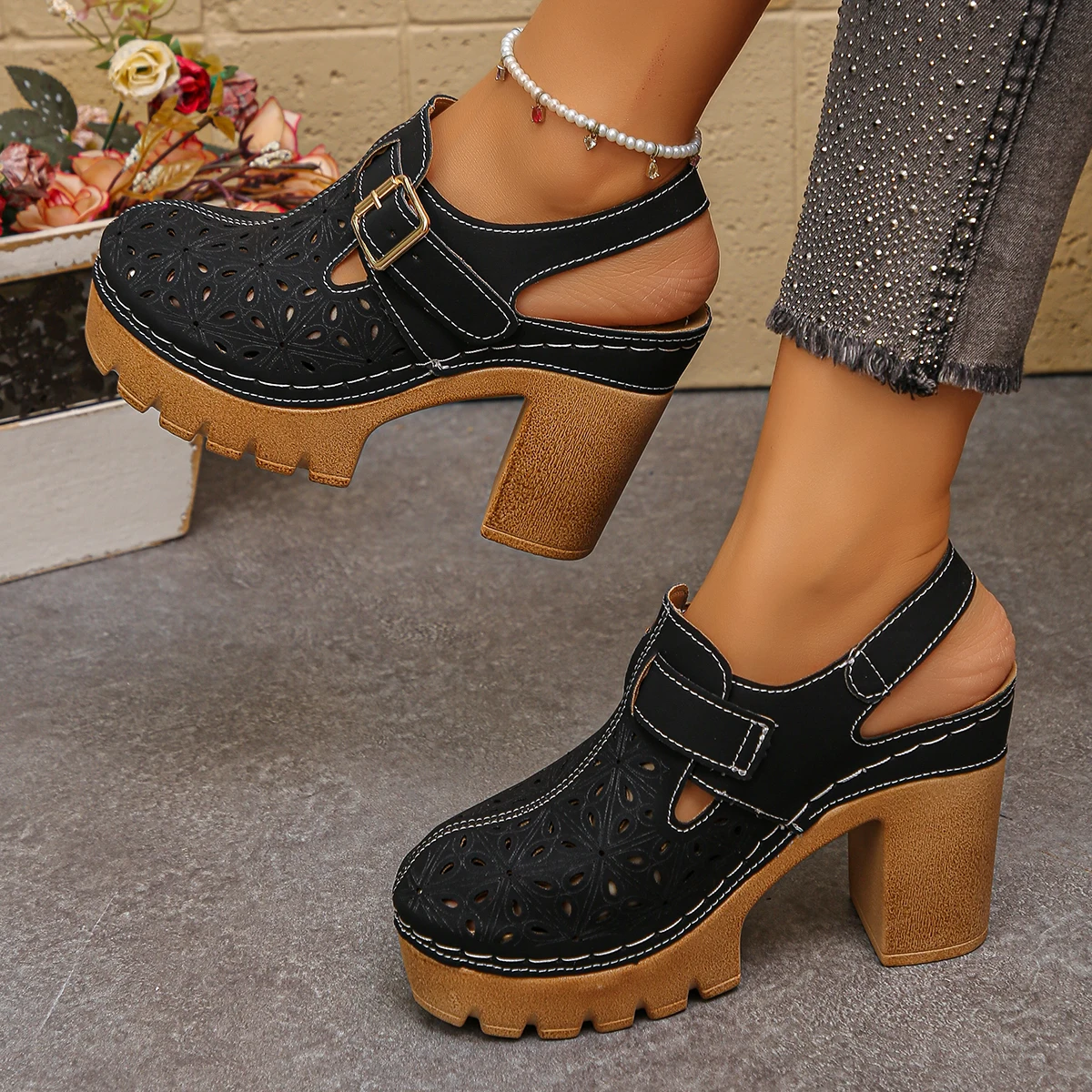 Summer Closet - صنادل نسائية كبيرة الحجم بكعب سميك