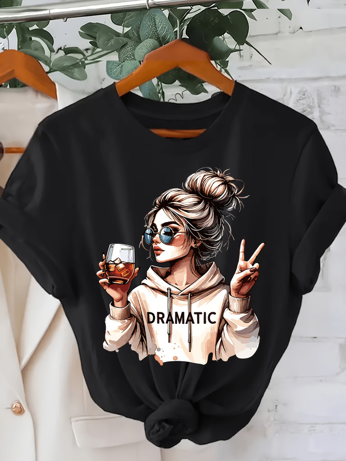 Summer Clothing Trends 2026 - تي شيرت نسائي أنيق بطباعة عصرية